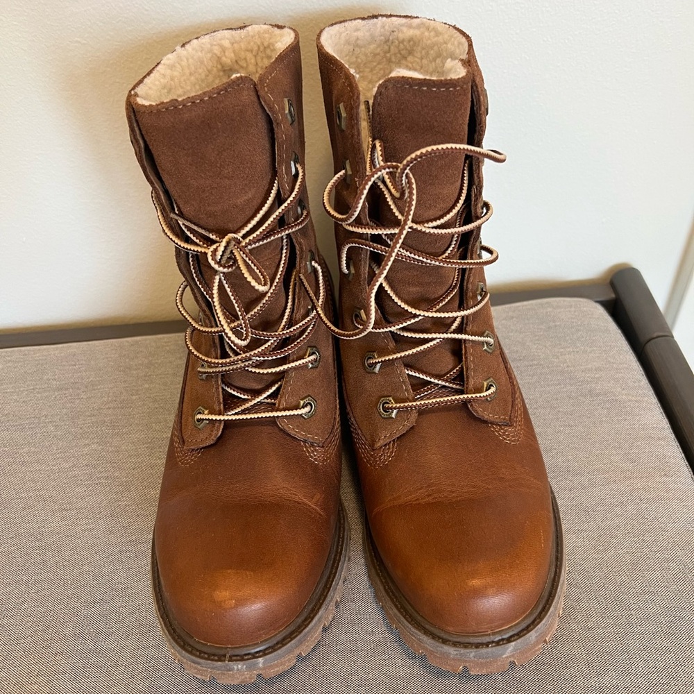 Brand new Timberlands Women's Authentics Teddy Fold-Down Booties